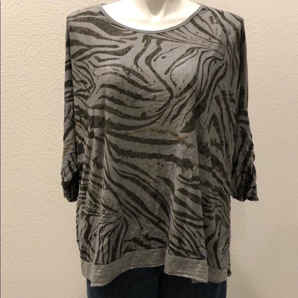 M Made in Italy Animal Print Top Greys NWOT sz L